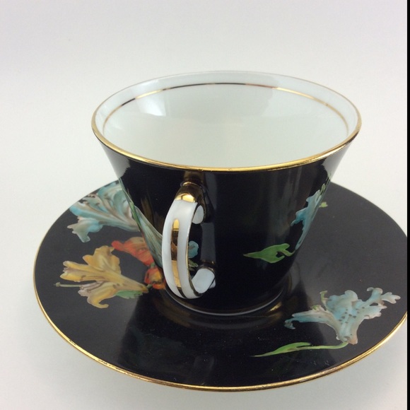 Aynsley Bone China Teacup And Saucer - Picture 5 of 10